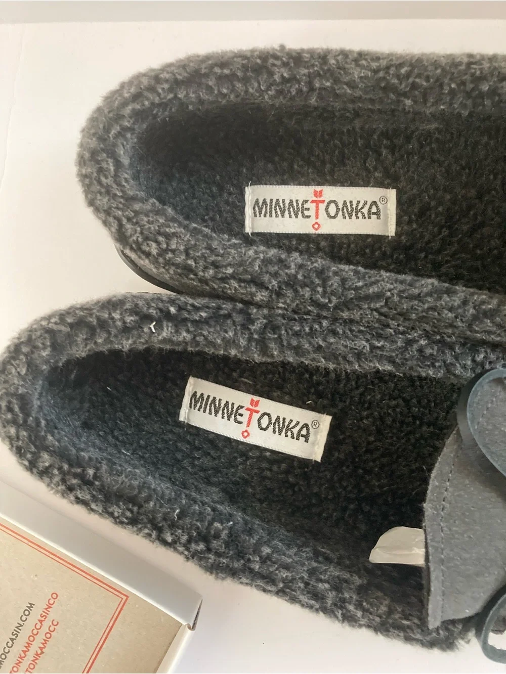 Minnetonka Mens Allen Slipper Shoes Charcoal
